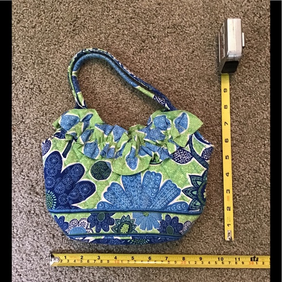 Treasure Trove of Vera Bradley. All 6 Bags +A Cookbook - Picture 13 of 16